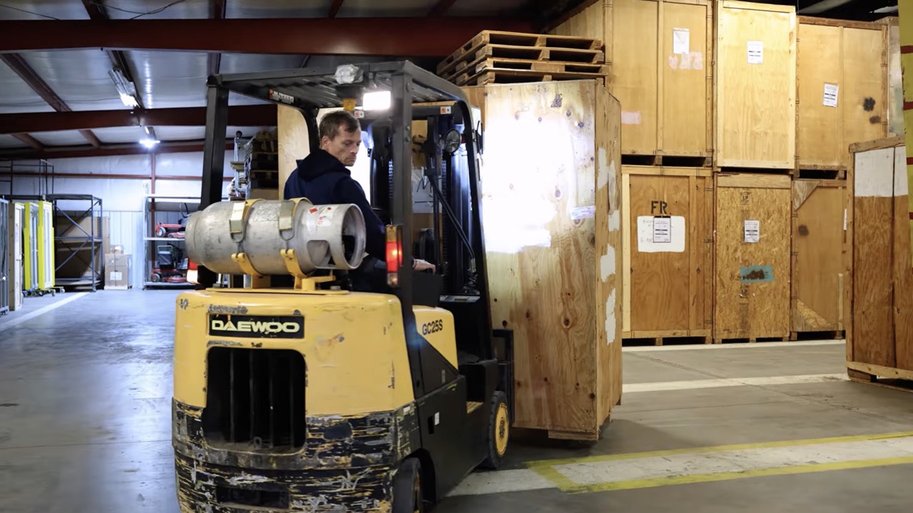 moving4 Large warehousing